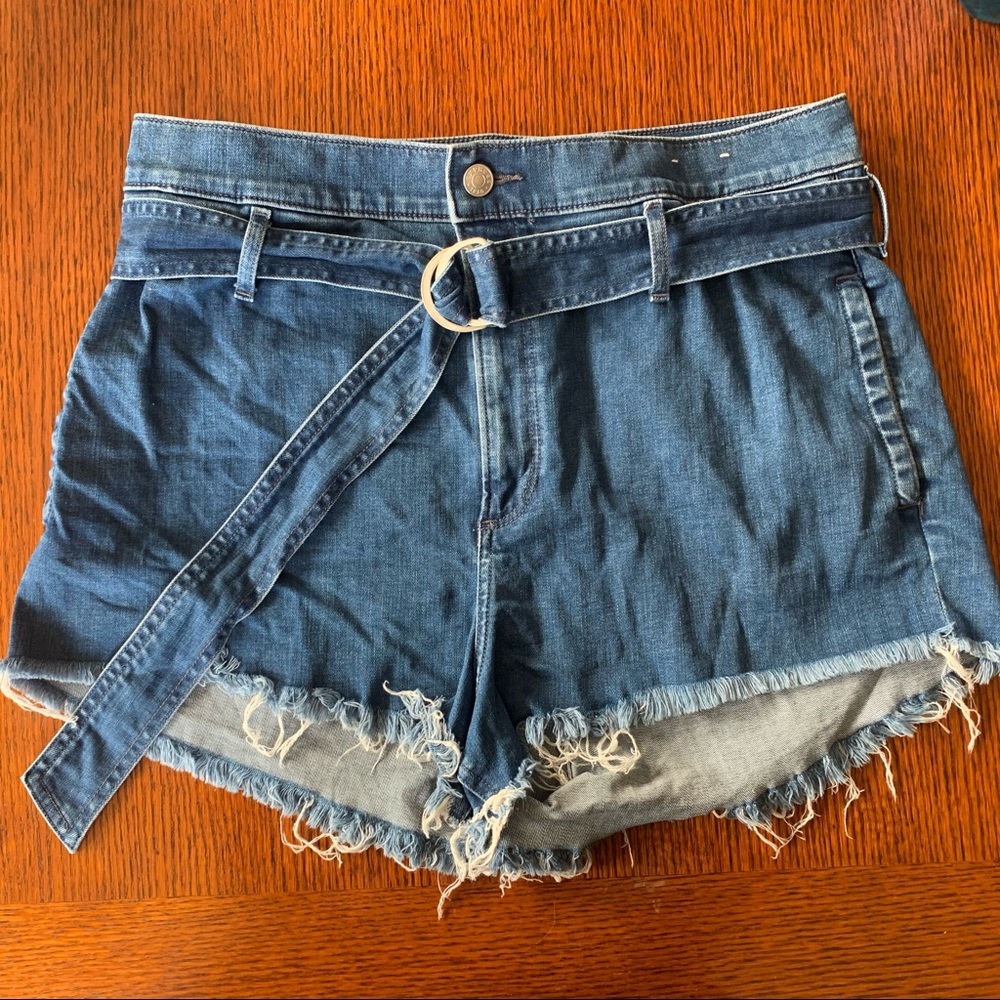 High waisted belted shorts